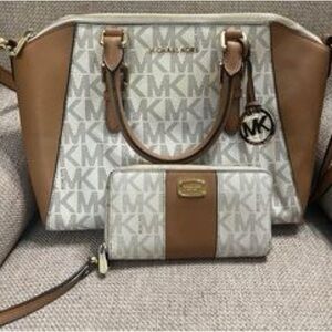 Purse and wallet big size. Like new condition